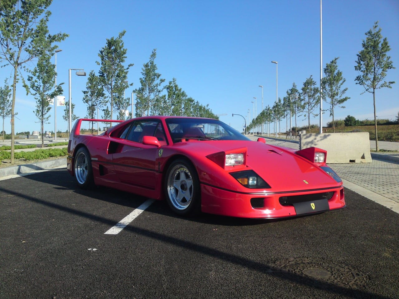 Red Ferrari F40 three-quarter front view at a GTlife gathering