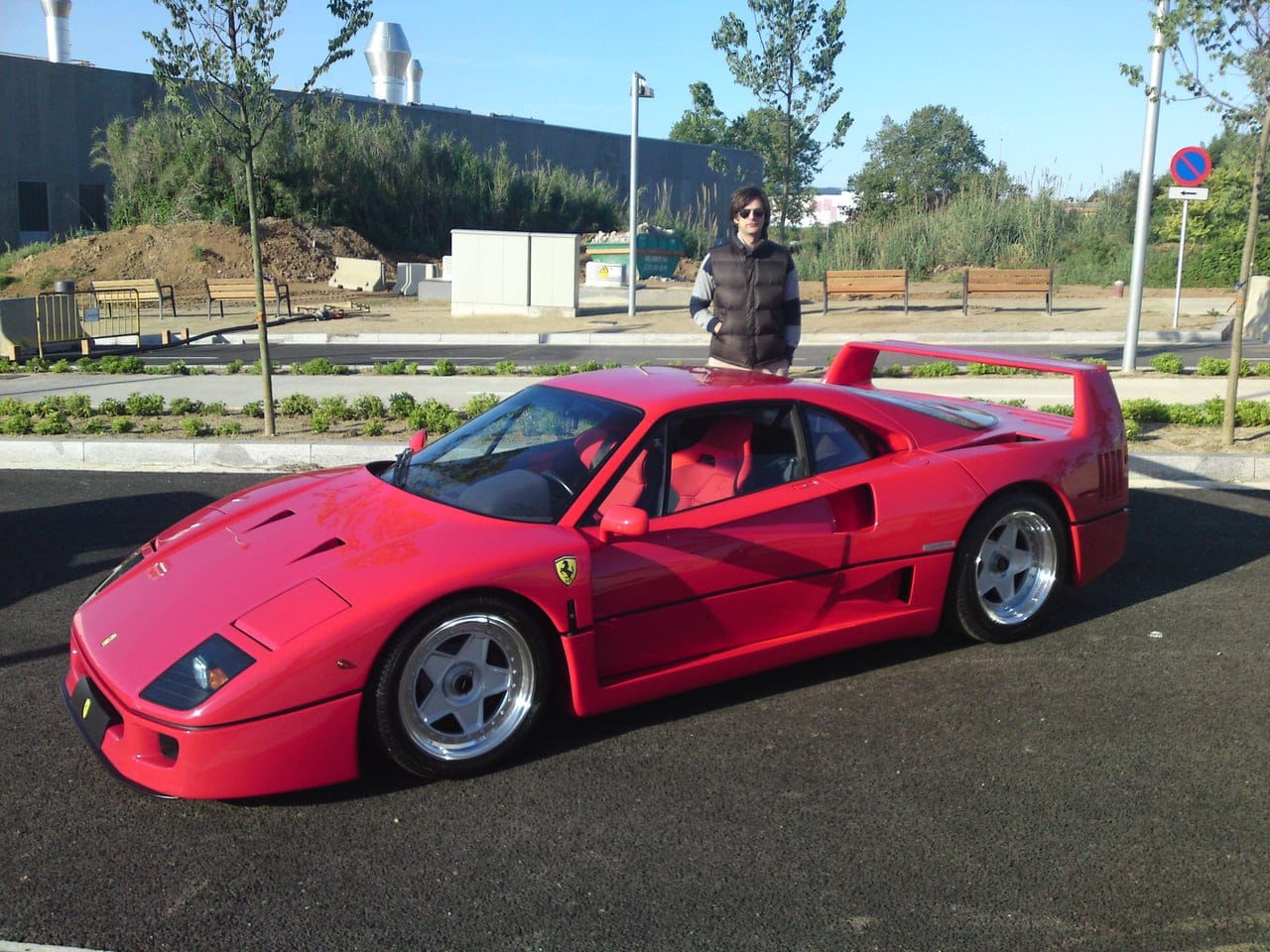 Red Ferrari F40 in profile at a GTlife gathering