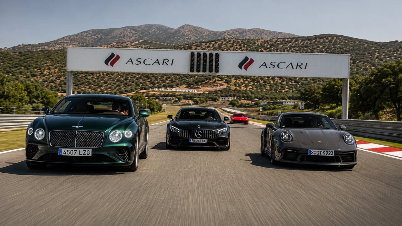 Porsche 911, Bentley and Mercedes-AMG GT at the Ascari Private Circuit during a GTlife Sport & GT track day